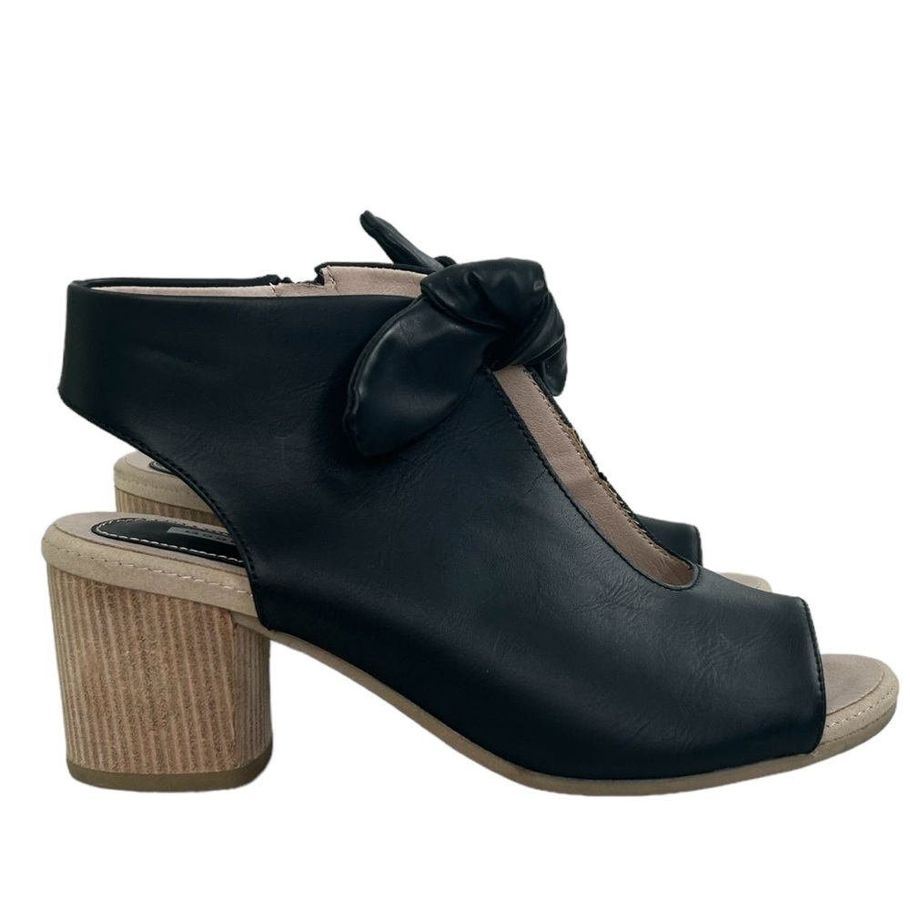 Good Choice Kimora Bow Knot Black Faux Leather Sandals Shoes 8 worn one time